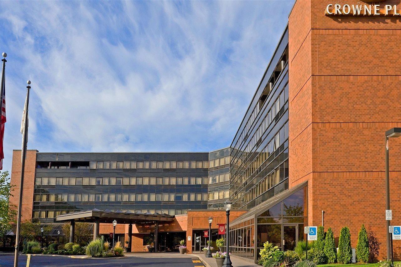 Crowne Plaza Edison By Ihg Hotel Exterior photo