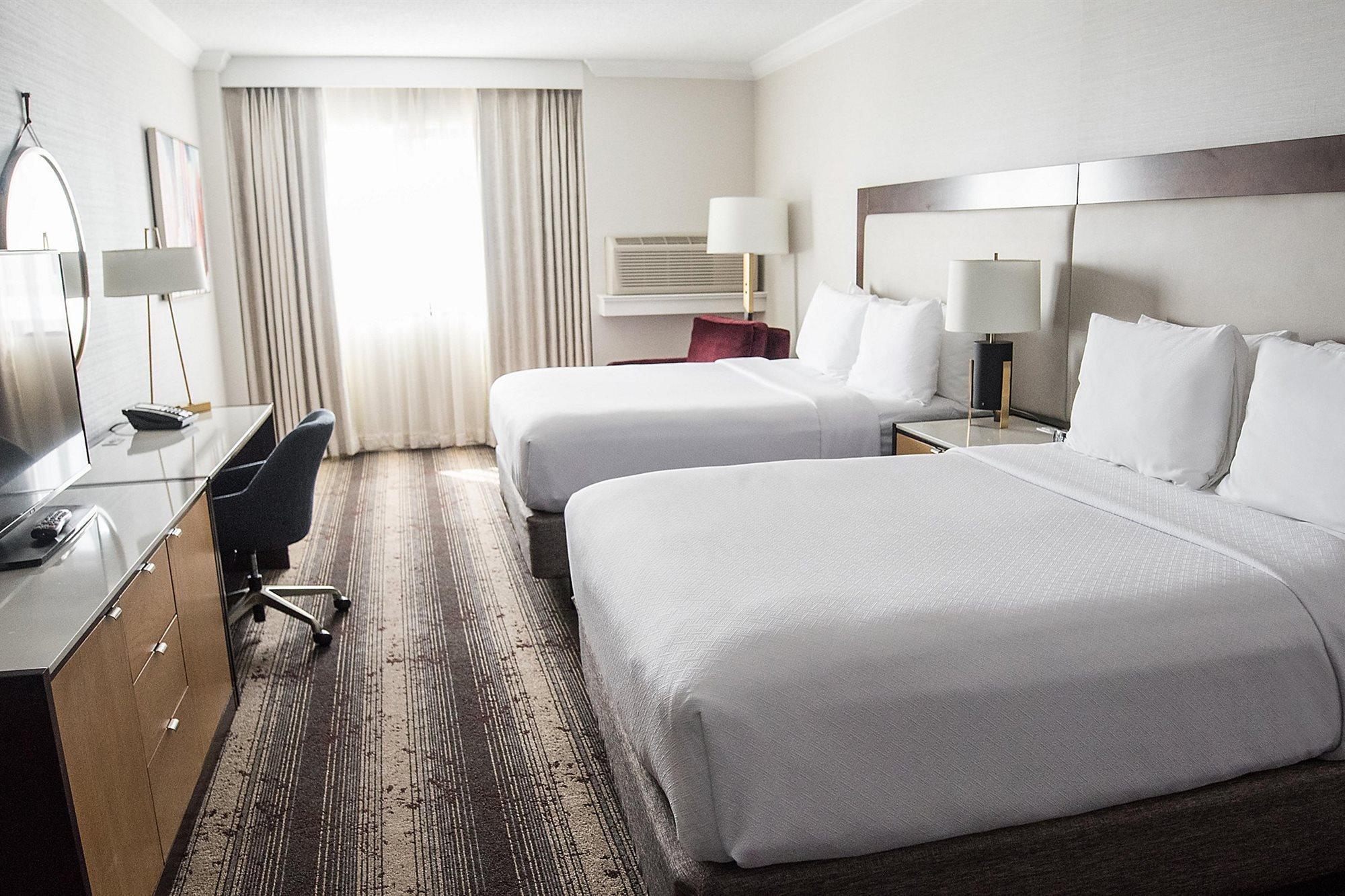 Crowne Plaza Edison By Ihg Hotel Exterior photo