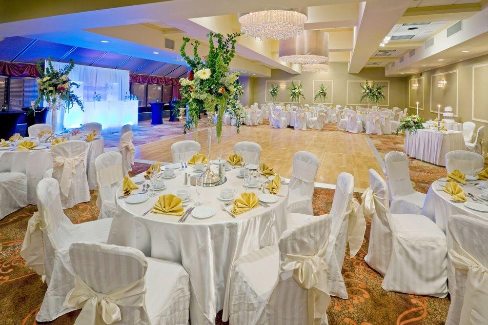 Crowne Plaza Edison By Ihg Hotel Exterior photo