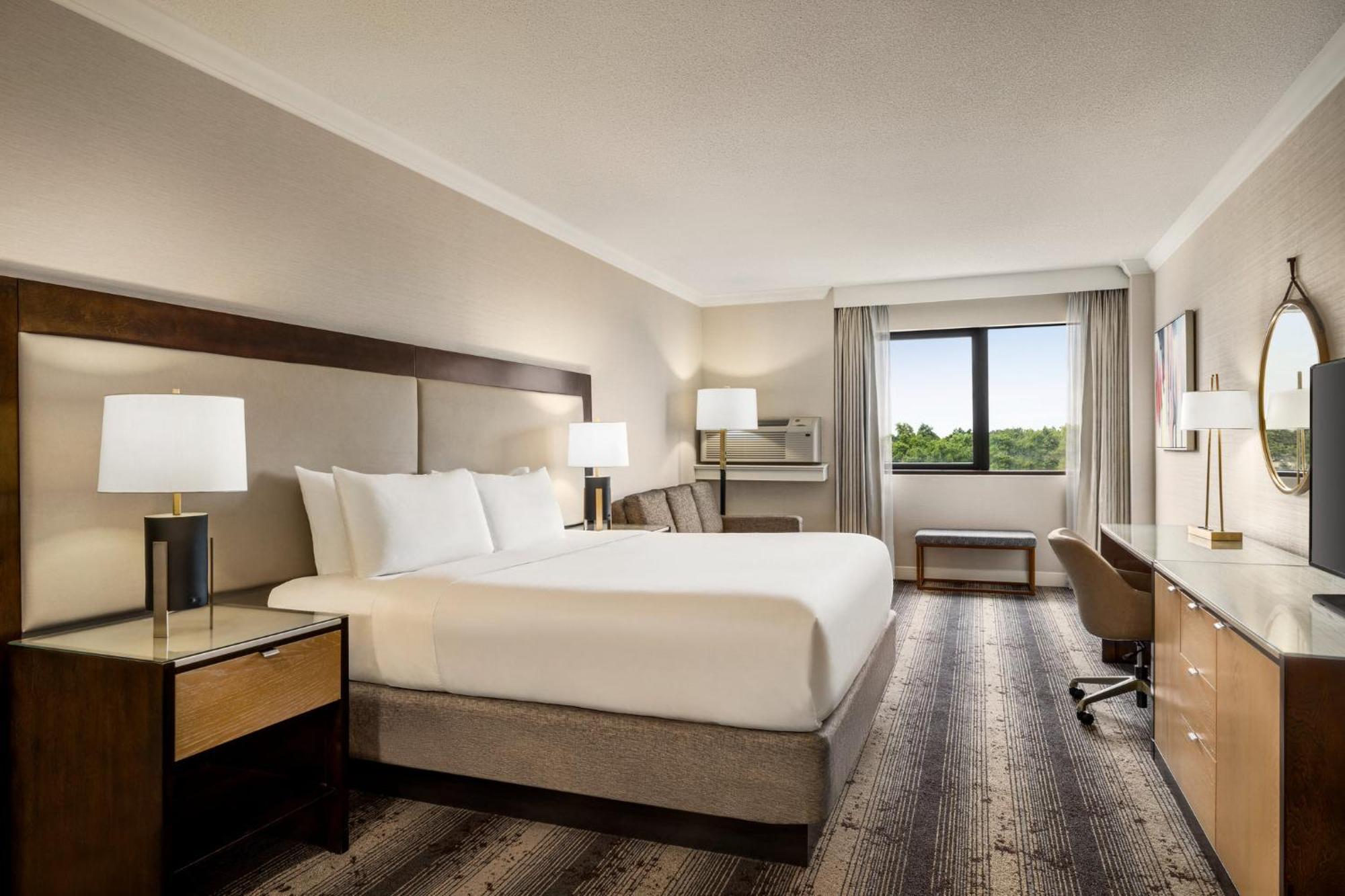 Crowne Plaza Edison By Ihg Hotel Exterior photo