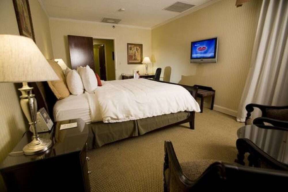 Crowne Plaza Edison By Ihg Hotel Exterior photo